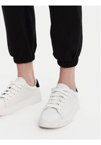 GAP - Gap Spodnie dresowe 889527-00 Czarny Relaxed Fit. Kolor: czarny. Materiał: bawełna #4