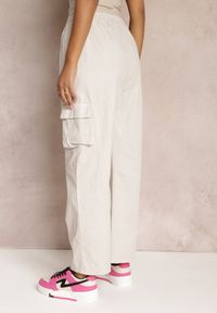 Renee - Szare Spodnie Cargo z Szerokimi Nogawkami i Gumką w Talii Zael. Okazja: na co dzień. Kolor: szary. Wzór: aplikacja. Styl: casual #3