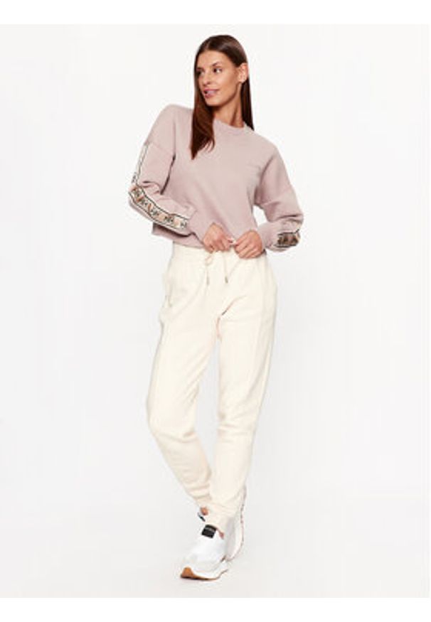 Guess Bluza V3BQ16 KB3P2 Różowy Regular Fit. Kolor: różowy. Materiał: bawełna