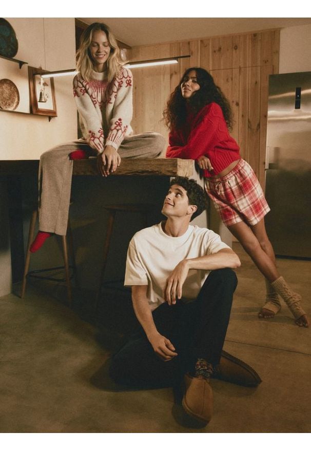 Reserved - Wzorzysty sweter - beżowy. Kolor: beżowy. Materiał: dzianina, wełna