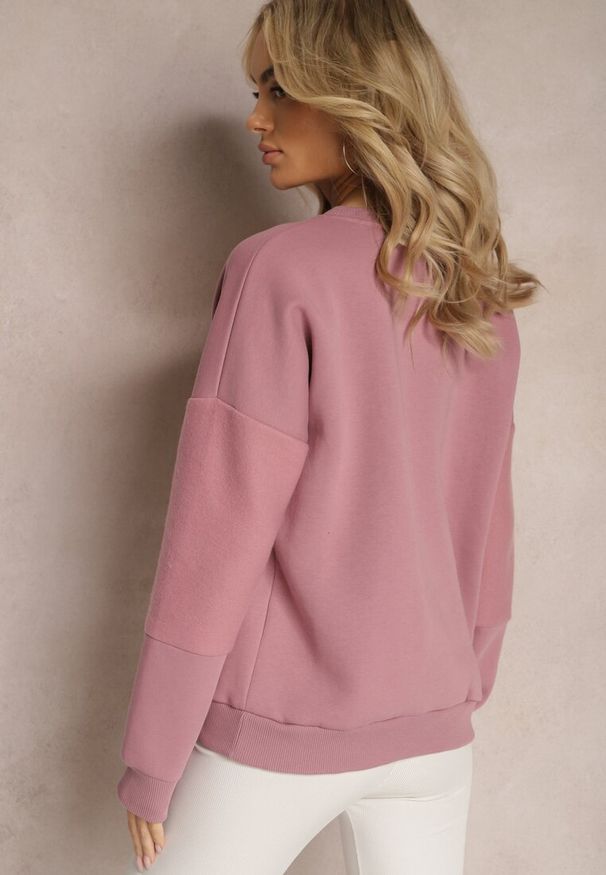 Renee - Ciemnoróżowa Bawełniana Bluza z Łańcuszkiem Eleutia. Kolor: różowy. Materiał: bawełna. Styl: klasyczny