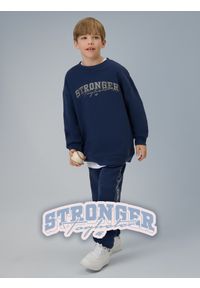 4f - 4F Bluza dresowa loose bez kaptura chłopięca - granatowa 158/164 (12-14 lat). Okazja: na co dzień. Typ kołnierza: bez kaptura. Kolor: niebieski. Materiał: dresówka. Sezon: lato. Styl: casual, sportowy #1