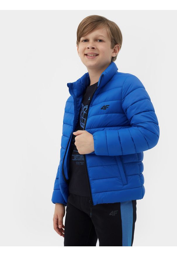 4f - Kurtka puchowa z wypełnieniem syntetycznym chłopięca. Okazja: na co dzień. Typ kołnierza: kołnierzyk stójkowy. Kolor: niebieski. Materiał: syntetyk, puch. Styl: casual