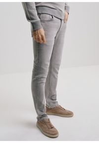 Ochnik - Szare spodnie jeansowe męskie. Kolor: szary. Materiał: bawełna #1