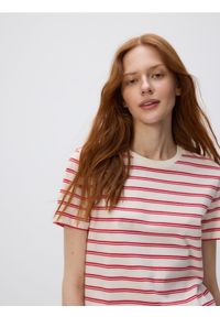 Reserved - T-shirt w paski - wielobarwny. Materiał: bawełna. Wzór: paski