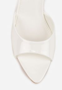 Born2be - Białe Klapki na Szpilce z Odkrytym Noskiem w Szpic Astranate. Kolor: biały. Materiał: jeans, len. Obcas: na szpilce. Styl: elegancki, klasyczny #9