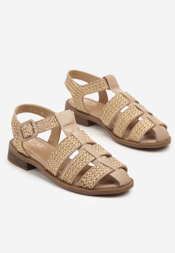 Renee - Ciemnobeżowe Sandały Ozdobione Plecionką Zapinane na Sprzączkę Liaseria. Okazja: na co dzień. Zapięcie: sprzączka. Kolor: beżowy. Wzór: aplikacja. Obcas: na obcasie. Styl: casual, elegancki, klasyczny. Wysokość obcasa: średni