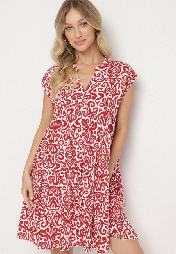Born2be - Czerwona Bawełniana Sukienka o Rozkloszowanym Kroju Oversize Liravina. Kolor: czerwony. Materiał: bawełna. Sezon: lato. Typ sukienki: oversize. Styl: klasyczny