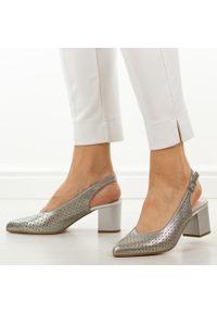 Srebrne ażurowe czółenka damskie M.Daszyński 2263A-7. Okazja: na co dzień, na imprezę. Kolor: srebrny. Materiał: skóra. Szerokość cholewki: normalna. Wzór: ażurowy. Sezon: wiosna, lato. Obcas: na słupku. Styl: casual, elegancki, klasyczny, wizytowy #1