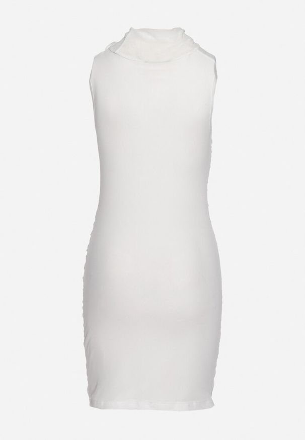 Born2be - Biała Dopasowana Sukienka Bodycon z Aplikacją w Kształcie Kwiatu i Marszczeniami Frinea. Okazja: do pracy, na co dzień. Kolor: biały. Wzór: aplikacja, kwiaty. Typ sukienki: bodycon. Styl: elegancki, casual