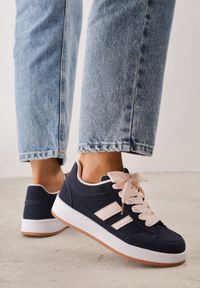 Renee - Granatowe Sneakersy Basic z Paskami na Boku Adila. Okazja: na co dzień. Zapięcie: pasek. Kolor: niebieski. Materiał: jeans. Wzór: paski. Obcas: na płaskiej podeszwie #1