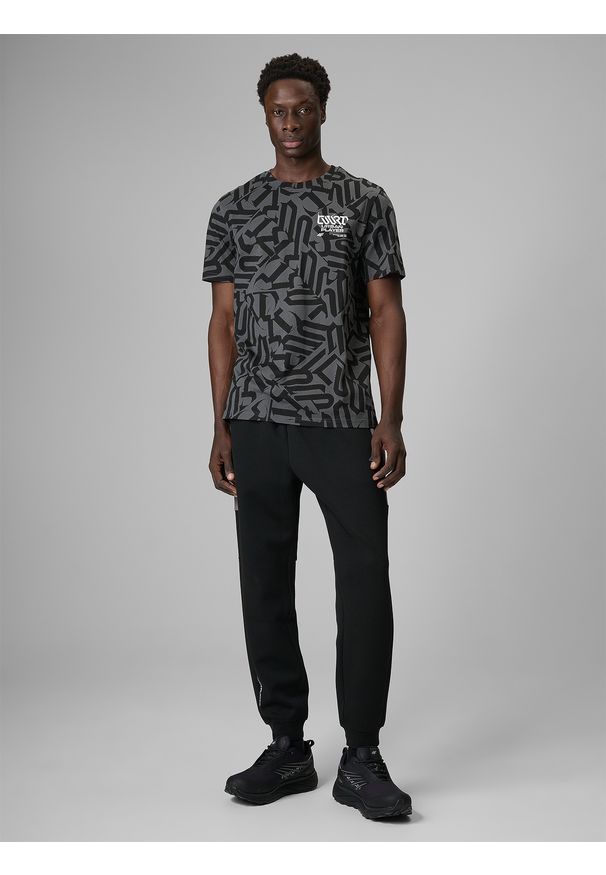 4f - 4F T-shirt regular z nadrukiem męski - czarny M. Okazja: na co dzień. Kolor: czarny. Materiał: dzianina, bawełna, materiał. Wzór: nadruk. Styl: casual