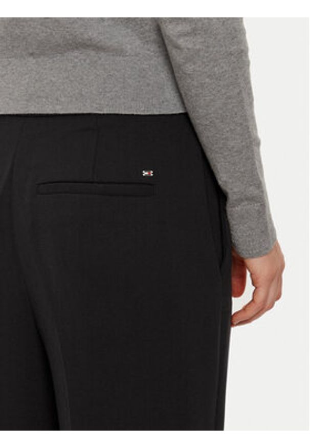 TOMMY HILFIGER - Tommy Hilfiger Spodnie materiałowe WW0WW45445 Czarny Regular Fit. Kolor: czarny. Materiał: syntetyk