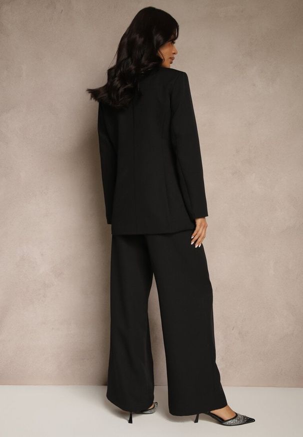 Renee - Czarny Garnitur Spodnie i Marynarka z Usztywnionymi Ramionami Sonavienna. Kolor: czarny