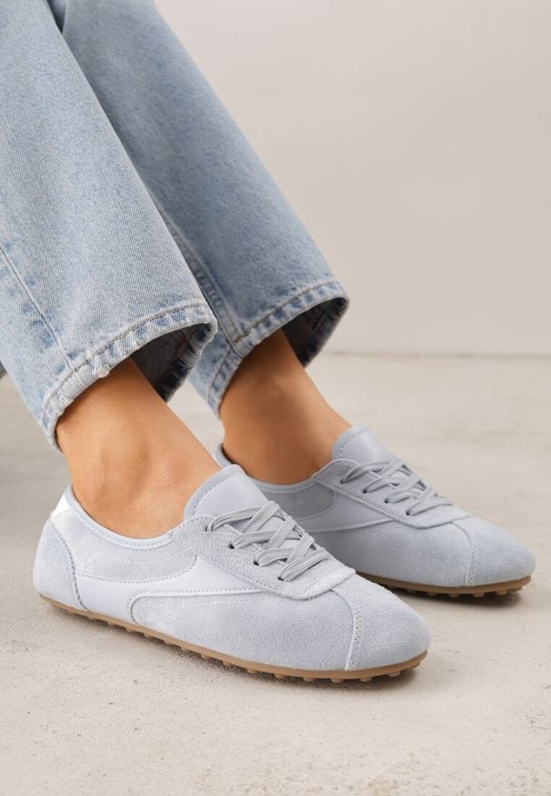 Renee - Niebieskie Sneakersy Kultowe Tenisówki Y2K z Imitacji Zamszu Nerialle. Kolor: niebieski. Materiał: zamsz