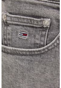 Tommy Jeans szorty jeansowe BF6172 damskie kolor szary gładkie high waist. Okazja: na co dzień. Stan: podwyższony. Kolor: szary. Materiał: denim. Wzór: gładki. Styl: casual