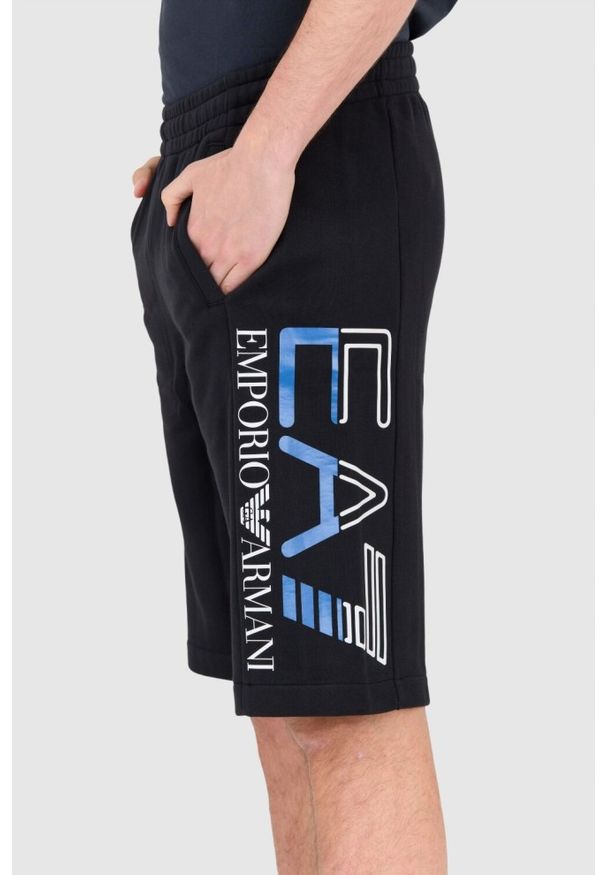 EA7 Emporio Armani - EA7 Czarne męskie szorty dresowe, Rozmiar L. Kolor: czarny. Materiał: bawełna, dresówka. Długość: krótkie