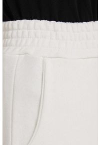 Answear Lab spodnie dresowe damskie kolor biały gładkie. Kolor: biały. Materiał: dresówka. Wzór: gładki