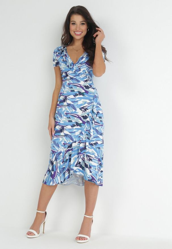 Born2be - Niebieska Sukienka Kopertowa z Falbanką Malva. Kolor: niebieski. Typ sukienki: kopertowe