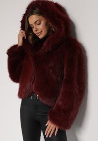 Born2be - Bordowa Futrzana Kurtka z Nieodpinanym Kapturem Zetena. Kolor: czerwony. Materiał: futro. Styl: elegancki, klasyczny #1