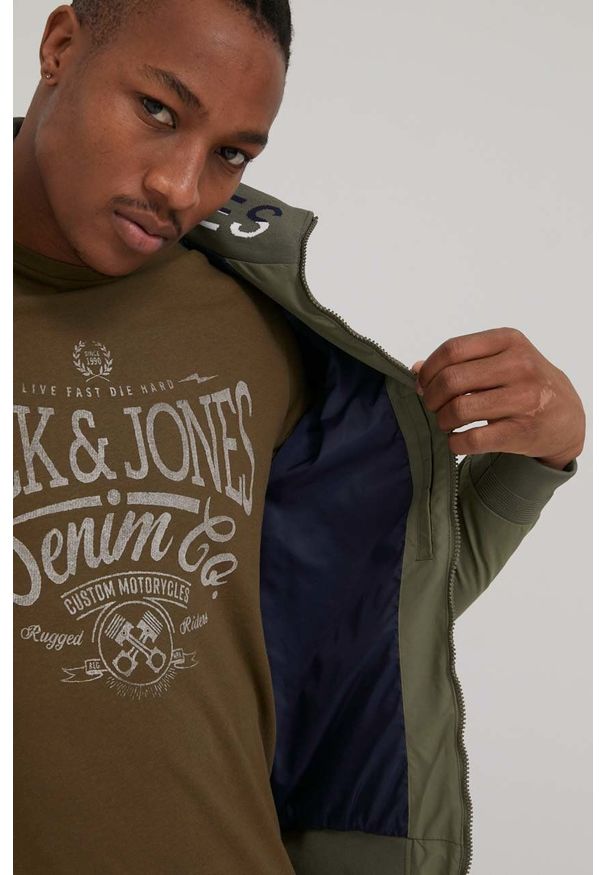 Jack & Jones kurtka męska kolor zielony przejściowa. Okazja: na co dzień. Kolor: zielony. Materiał: poliester. Styl: casual