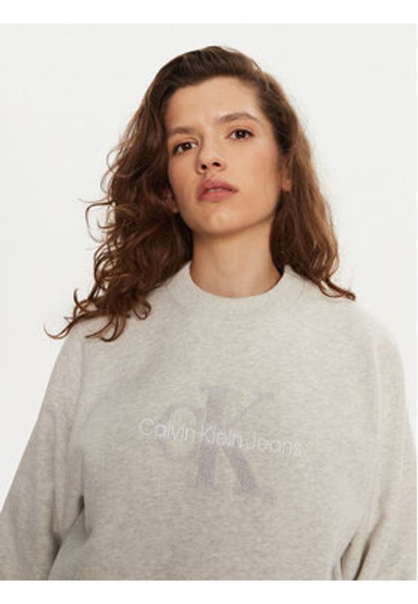 Calvin Klein Jeans Bluza Chenille J20J224652 Szary Regular Fit. Kolor: szary. Materiał: bawełna