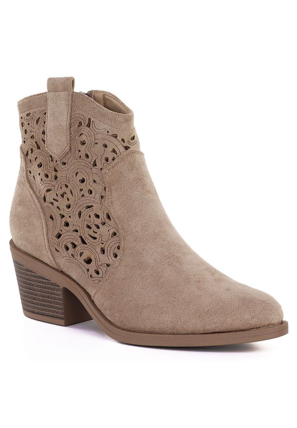 Botki damskie zamszowe na słupku ażurowe beżowe S.Barski HY61-8012. Kolor: beżowy. Materiał: zamsz, nubuk. Szerokość cholewki: normalna. Wzór: ażurowy. Obcas: na słupku