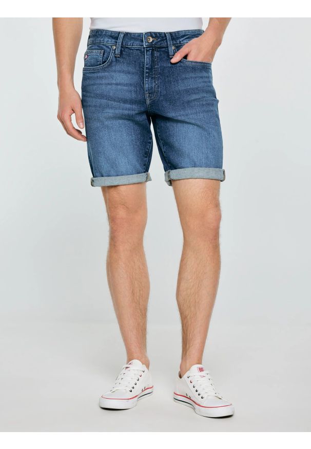 Big-Star - Szorty męskie jeansowe niebieskie Aden 449. Kolor: niebieski. Materiał: jeans. Sezon: lato. Styl: klasyczny