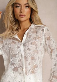 Renee - Jasnobeżowa Koszula Transparentna z Motywem Kwiatów Perełkami i Cekinami Raviolla. Kolor: beżowy. Materiał: jeans. Wzór: kwiaty #3