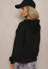 Renee - Czarna Bluza z Bawełną Kapturem i Napisem Gelabrina. Okazja: na co dzień, na spacer. Typ kołnierza: kaptur. Kolor: czarny. Materiał: bawełna. Długość rękawa: długi rękaw. Długość: długie. Wzór: napisy. Styl: klasyczny, casual #3