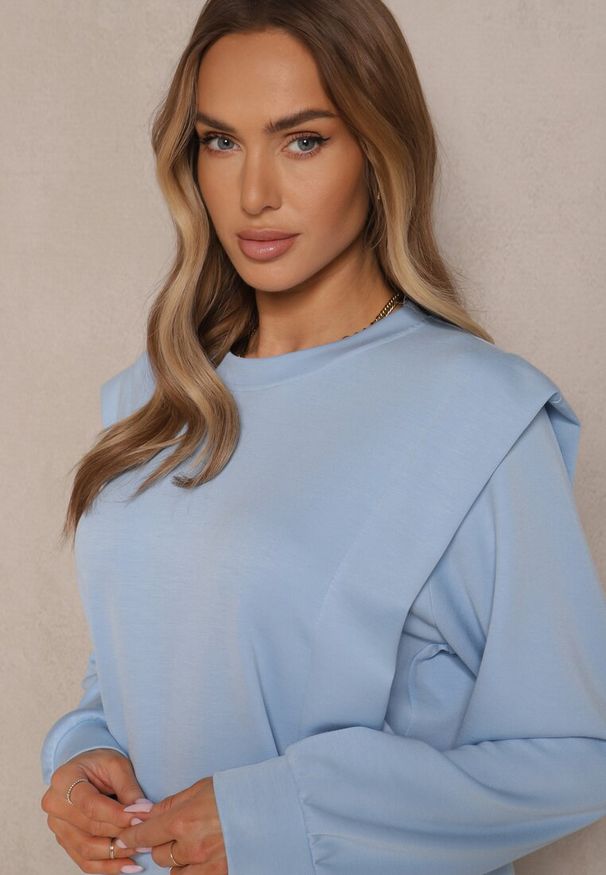 Renee - Jasnoniebieska Bluza z Wiskozą z Szerokimi Ramionami Alioris. Okazja: na co dzień. Kolor: niebieski. Materiał: wiskoza. Styl: elegancki, casual