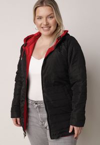 Born2be - Czerwono-Czarna Przejściowa Kurtka Dwustronna o Kroju Parki z Pikowaniem Wewnątrz Zidelle. Typ kołnierza: kaptur. Kolor: czerwony. Materiał: jeans, poliester. Styl: sportowy #3