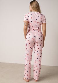 Born2be - Różowy Komplet Piżamowy z Elastycznego Materiału Spodnie i Bluzka w Serca Veys. Kolor: różowy. Materiał: materiał #3