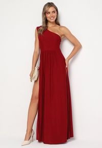 Born2be - Bordowa Asymetryczna Sukienka Maxi z Rozkloszowanym Dołem i Wycięciem z Brokatem Acaisa. Kolor: czerwony. Materiał: wiskoza, materiał. Typ sukienki: asymetryczne. Długość: maxi #3