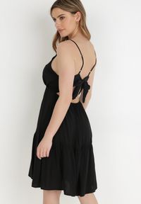 Born2be - Czarna Sukienka z Wiskozy Aikena. Kolor: czarny. Materiał: wiskoza. Długość rękawa: na ramiączkach. Typ sukienki: kopertowe. Długość: mini #2