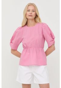 GESTUZ - Gestuz bluzka bawełniana damska kolor różowy gładka. Okazja: na co dzień. Kolor: różowy. Materiał: bawełna. Długość rękawa: krótki rękaw. Długość: krótkie. Wzór: gładki. Styl: casual
