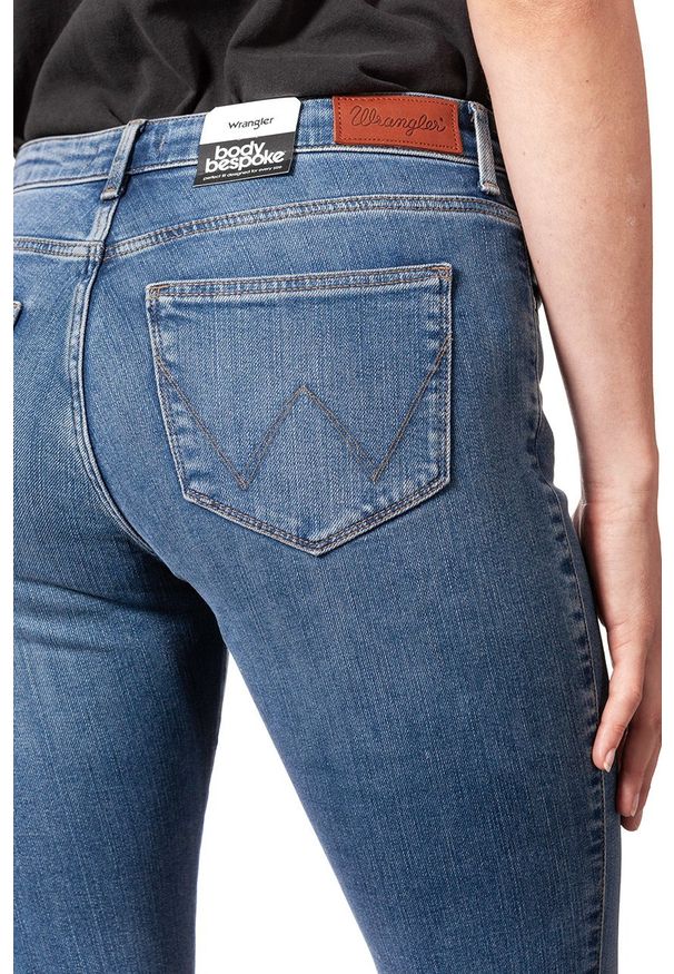 Wrangler - WRANGLER SKINNY JOLLY GREENS W28KUF28I 112128343. Wzór: aplikacja