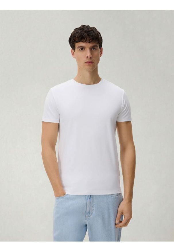 Reserved - T-shirt slim z bawełny pima - biały. Kolor: biały. Materiał: bawełna