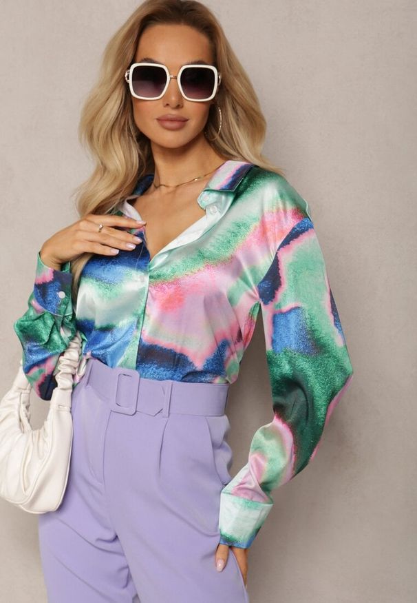 Renee - Zielono-Niebieska Koszula Ozdobiona Kolorowym Wzorem Tie-Dye Vatrie. Kolor: zielony. Wzór: aplikacja, kolorowy