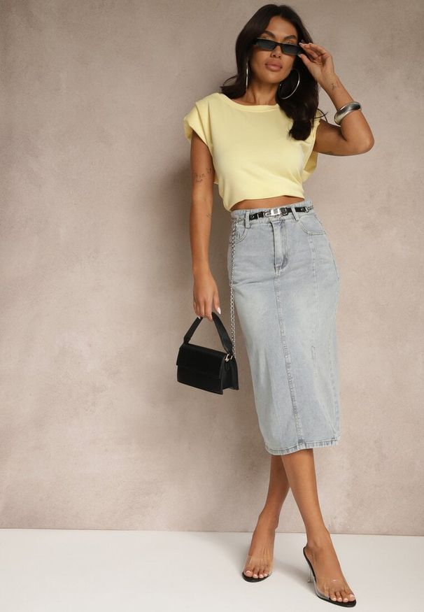 Renee - Jasnoniebieska Jeansowa Spódnica z Bawełny z Łańcuchem Lilurea. Okazja: na co dzień. Kolor: niebieski. Materiał: bawełna, jeans. Styl: klasyczny, elegancki, casual