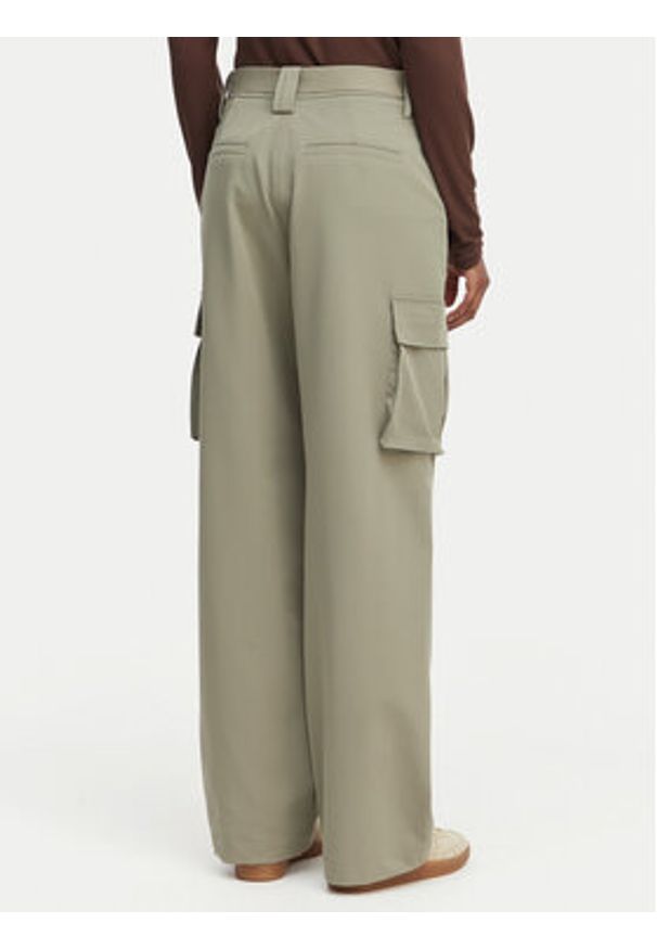 Guess Spodnie materiałowe W6GB01 W1416 Khaki Regular Fit. Kolor: brązowy. Materiał: syntetyk