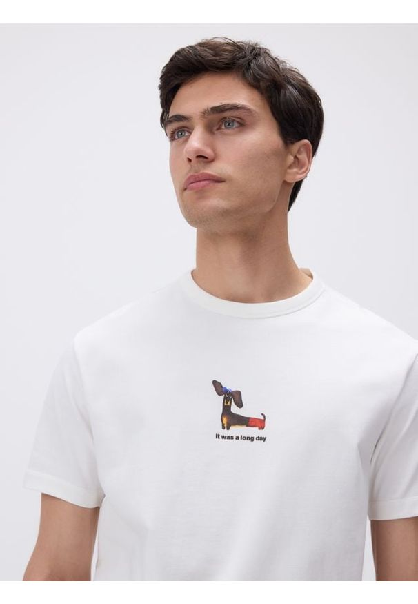 Reserved - T-shirt comfort z nadrukiem - złamana biel. Materiał: dzianina, bawełna. Wzór: nadruk