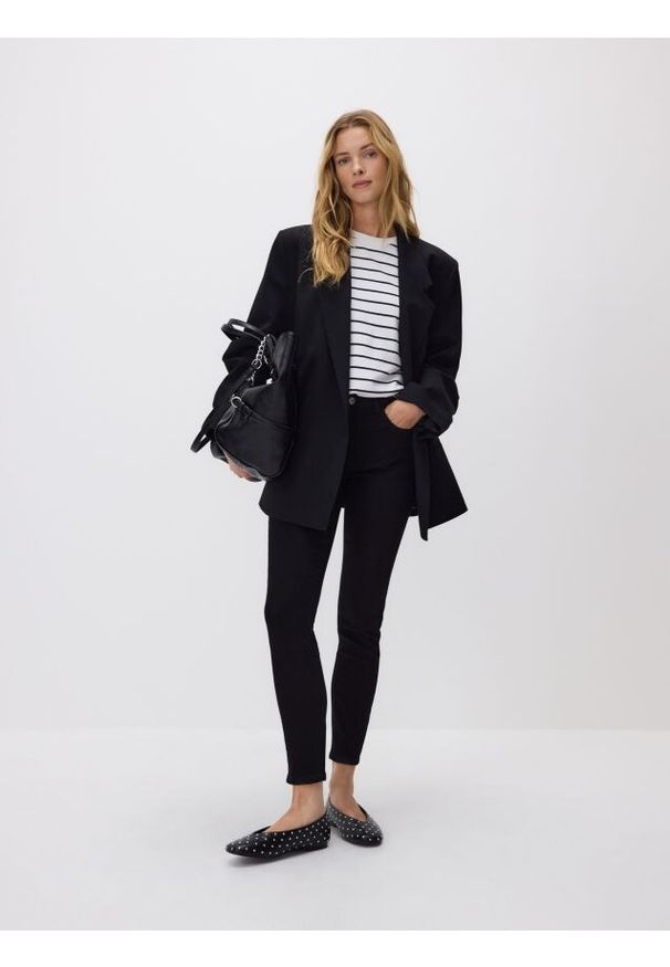 Reserved - Jeansy slim mid rise - czarny. Kolor: czarny