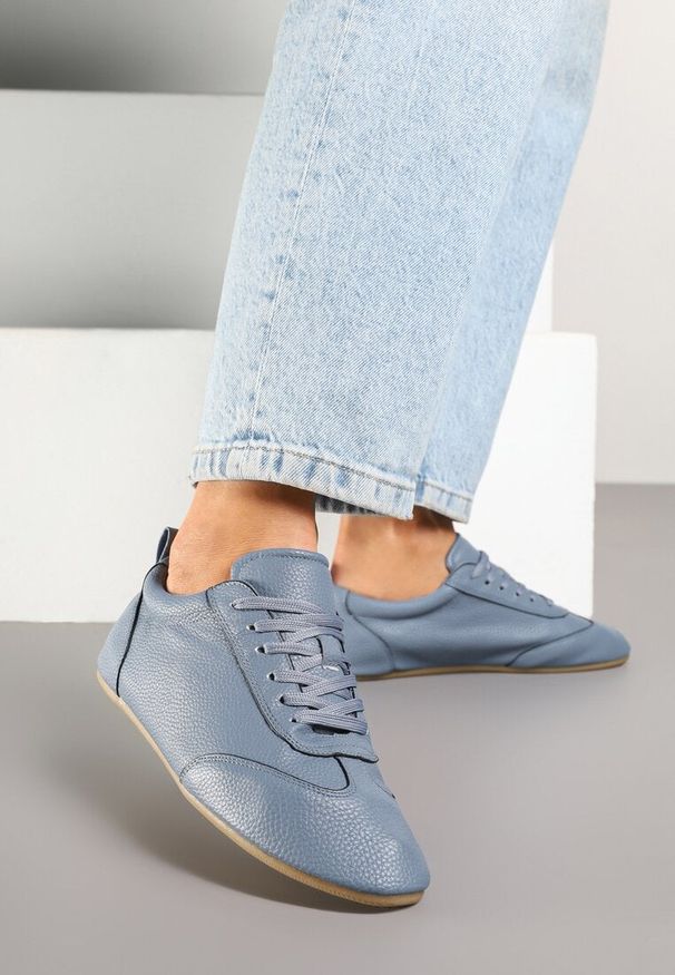 Born2be - Niebieskie Klasyczne Tenisówki z Ekoskóry Verianns. Okazja: na co dzień. Nosek buta: okrągły. Zapięcie: sznurówki. Kolor: niebieski. Materiał: jeans. Styl: klasyczny
