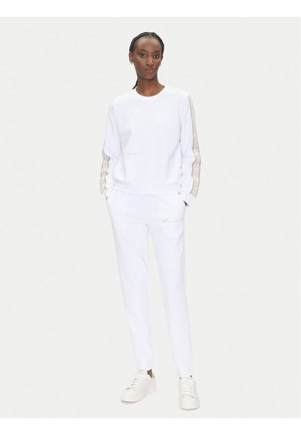 EA7 Emporio Armani Dres 7W000283 AF12501 U0002 Biały Regular Fit. Kolor: biały. Materiał: syntetyk
