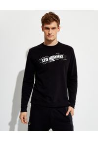 Les Hommes - LES HOMMES - Czarna bluza z kontrastowym nadrukiem. Okazja: na co dzień. Kolor: czarny. Materiał: jeans, bawełna. Długość rękawa: długi rękaw. Długość: długie. Wzór: nadruk. Styl: klasyczny, casual #1