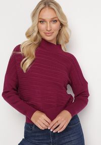 Born2be - Bordowy Sweter z Wełną o Asymetrycznym Fasonie z Tłoczeniem Sarositte. Kolor: czerwony. Materiał: wełna #4