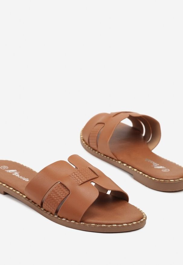 Born2be - Brązowe Klapki z Plecioną Cholewką Etelloria. Okazja: na co dzień. Kolor: brązowy. Sezon: lato. Styl: elegancki, casual