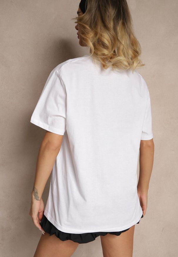 Renee - Biała Bawełniana Koszulka T-shirt z Małym Napisem Lanivelle. Okazja: na co dzień. Kolor: biały. Materiał: bawełna. Wzór: napisy. Styl: klasyczny, elegancki, casual