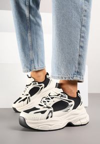 Born2be - Beżowo-Czarne Sneakersy Vices na Grubej Podeszwie z Tłoczeniami Nativine. Okazja: na co dzień. Kolor: beżowy. Materiał: jeans